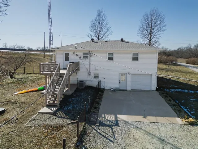 $425,000 | 20940 McLouth Road, Tonganoxie, KS 66086