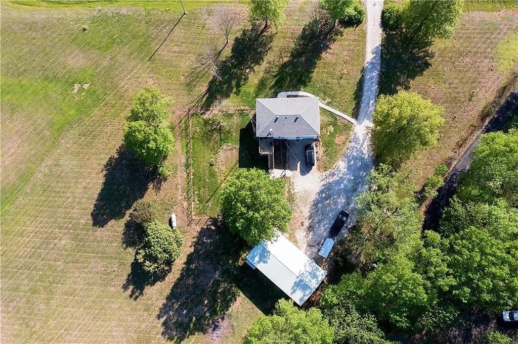 20940 McLouth Road Tonganoxie, KS 66086 - Photo 37 of 43