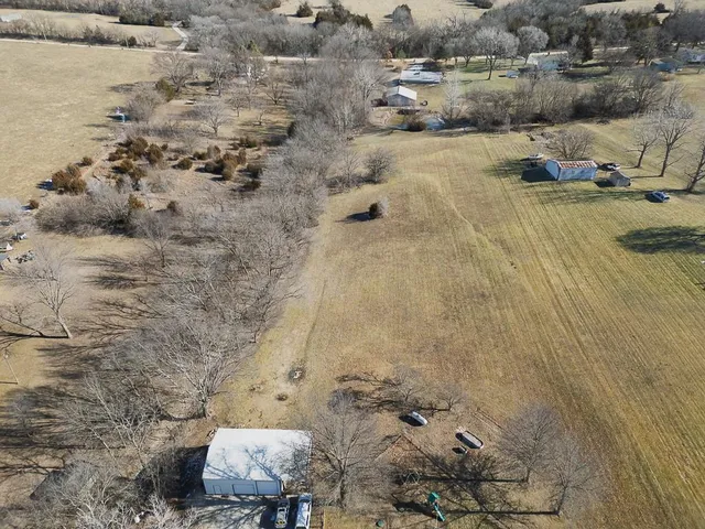 $425,000 | 20940 McLouth Road, Tonganoxie, KS 66086