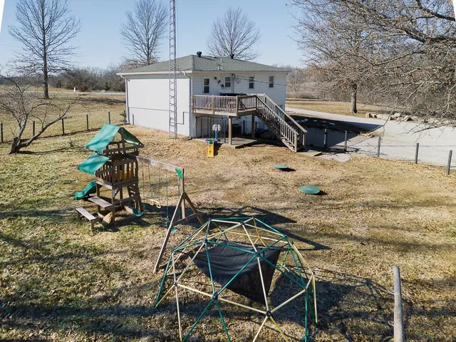 $425,000 | 20940 McLouth Road, Tonganoxie, KS 66086