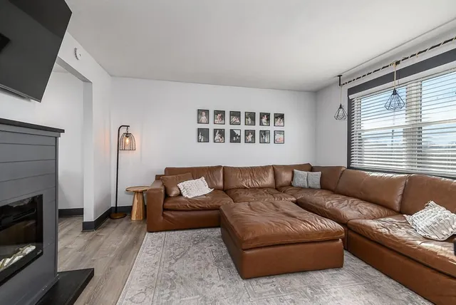 $425,000 | 20940 McLouth Road, Tonganoxie, KS 66086