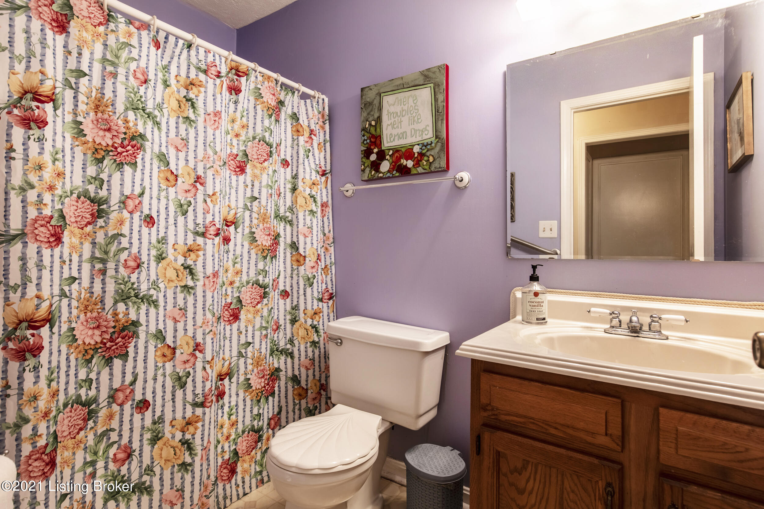 2013 Millgate Road Louisville, KY 40223 - Photo 20 of 36 Hall Bath