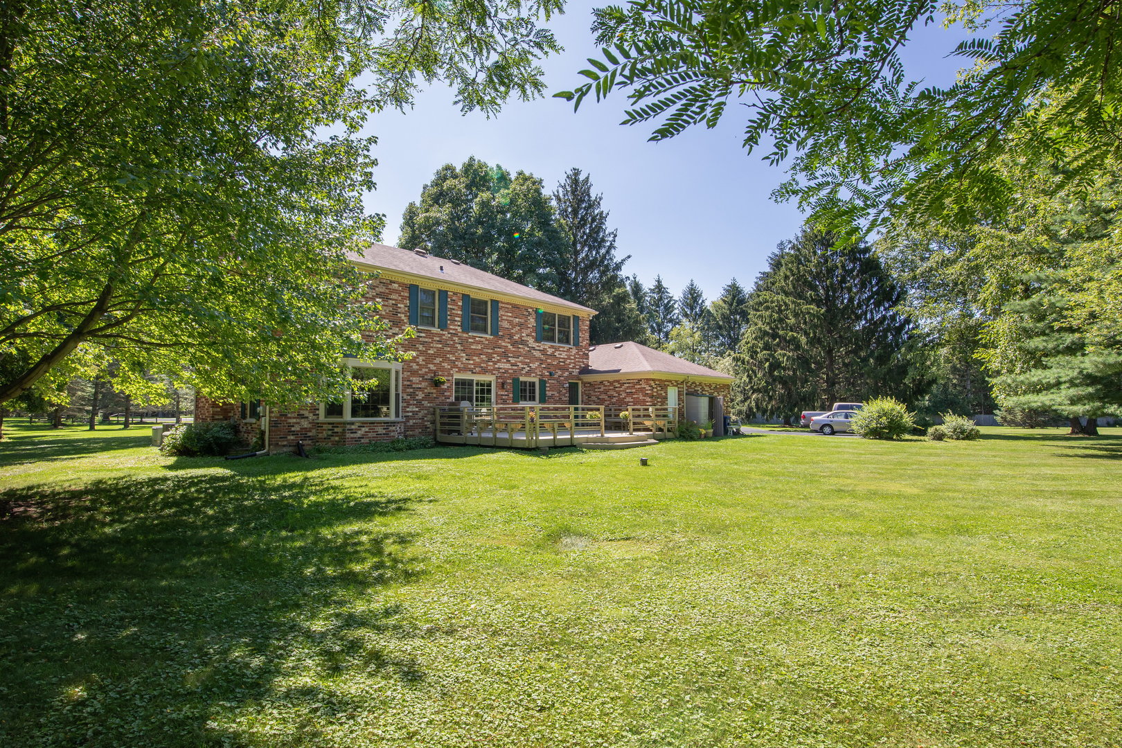 1 Cross Timber Road Barrington, IL 60010 - Photo 7 of 53 a front view of a house with a garden
