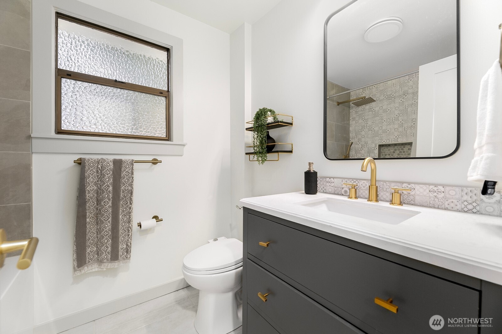 2356 North 130th Street Seattle, WA 98133 - Photo 14 of 29