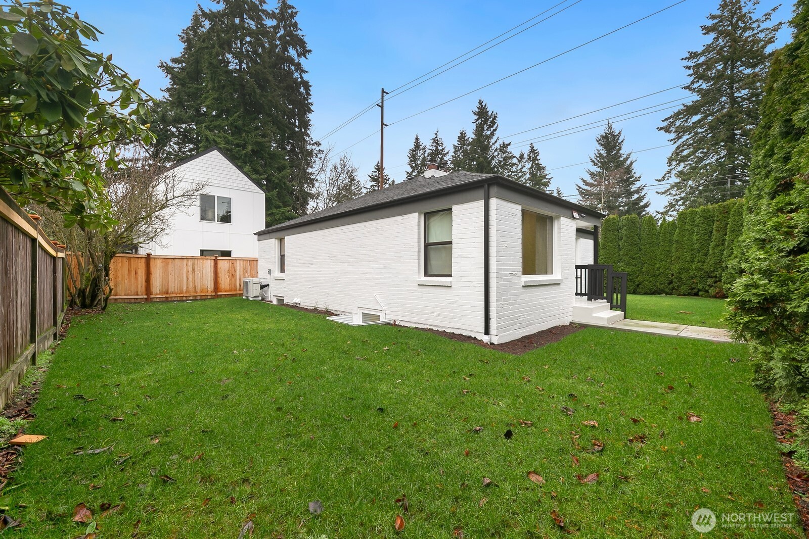 2356 North 130th Street Seattle, WA 98133 - Photo 3 of 29