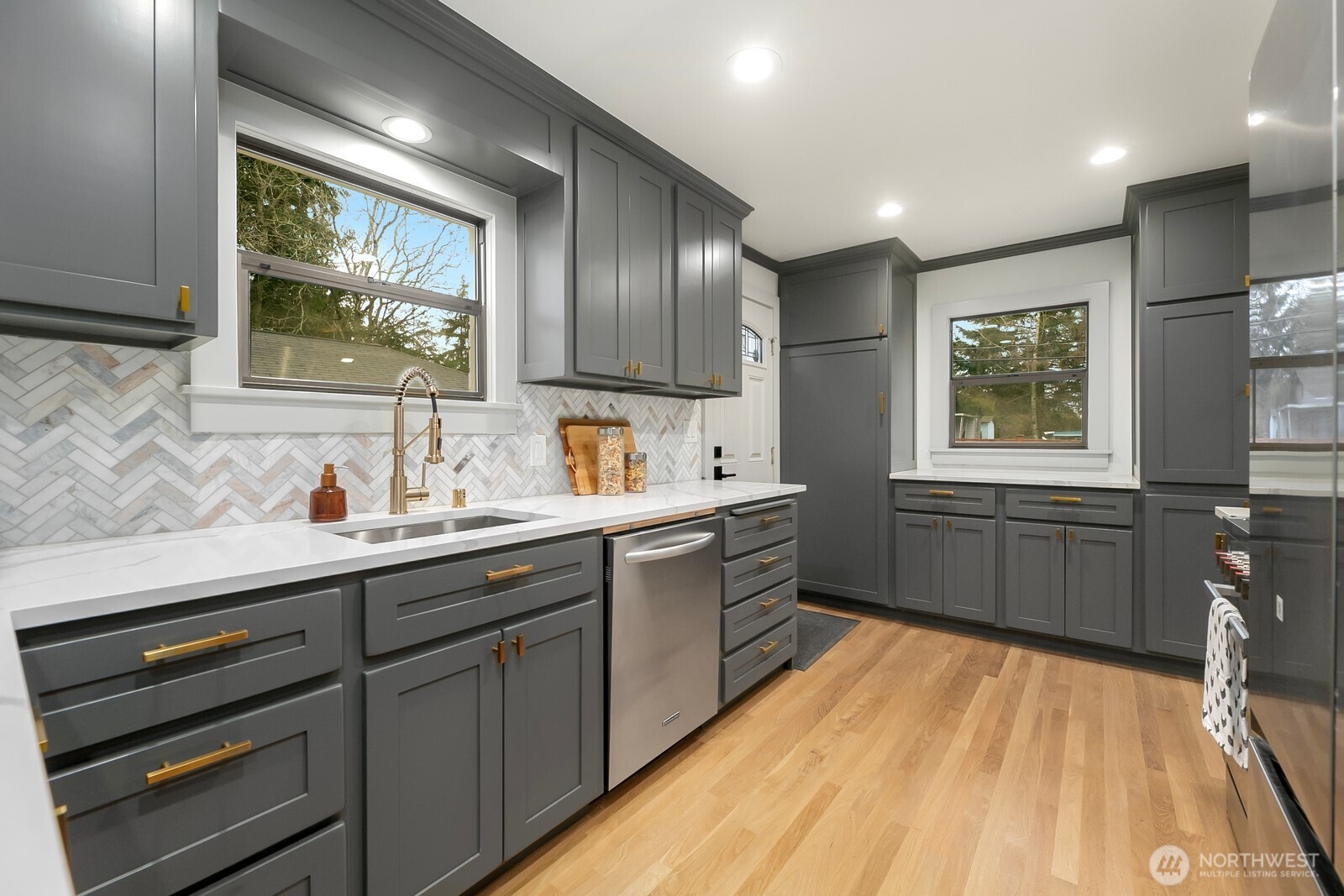 2356 North 130th Street Seattle, WA 98133 - Photo 7 of 29