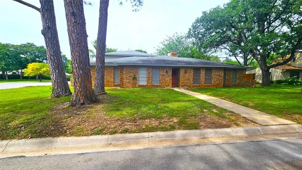 $2,700 | 1908 Westridge Street, Denton, TX 76205