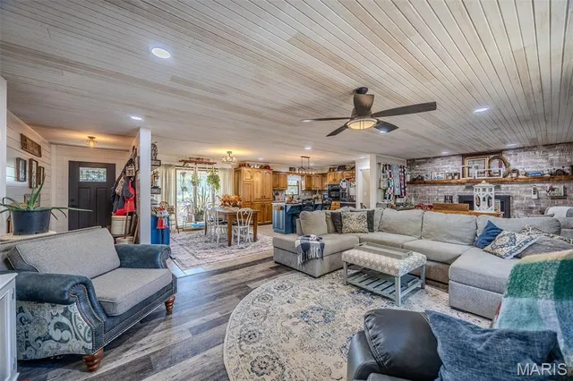 $399,999 | 20879 Dove Road, Lebanon, MO 65536