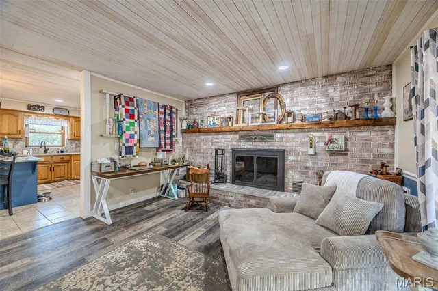 $399,999 | 20879 Dove Road, Lebanon, MO 65536