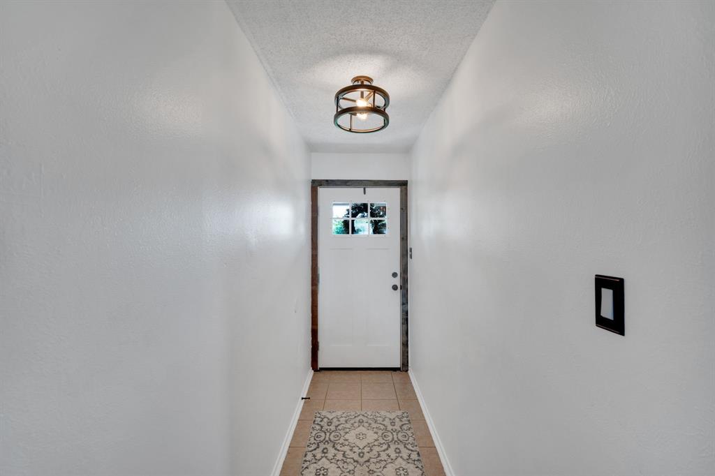 430 Carter Road Italy, TX 76651 - Photo 19 of 36 a view of an entryway with a door