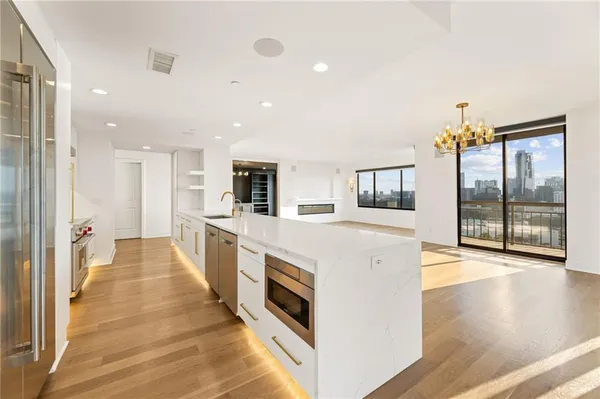 $925,000 | 3481 Lakeside Drive Northeast, Unit P206, Atlanta, GA 30326