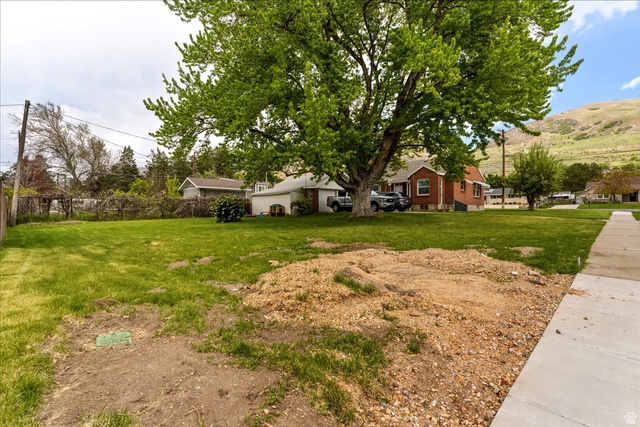 385 East Randall Way South, Unit 2 Centerville, UT 84014 - Photo 8 of 21 View of yard