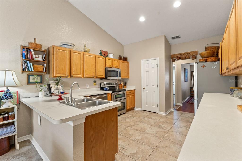 5 Boxleaf Court Homosassa, FL 34446 - Photo 18 of 58 a kitchen that has a lot of cabinets in it and appliances