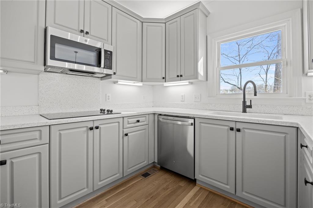 5305 Coveview Court Greensboro, NC 27407 - Photo 13 of 40