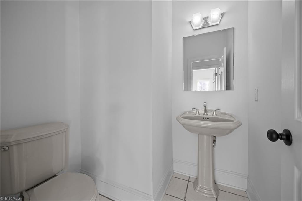 5305 Coveview Court Greensboro, NC 27407 - Photo 17 of 40