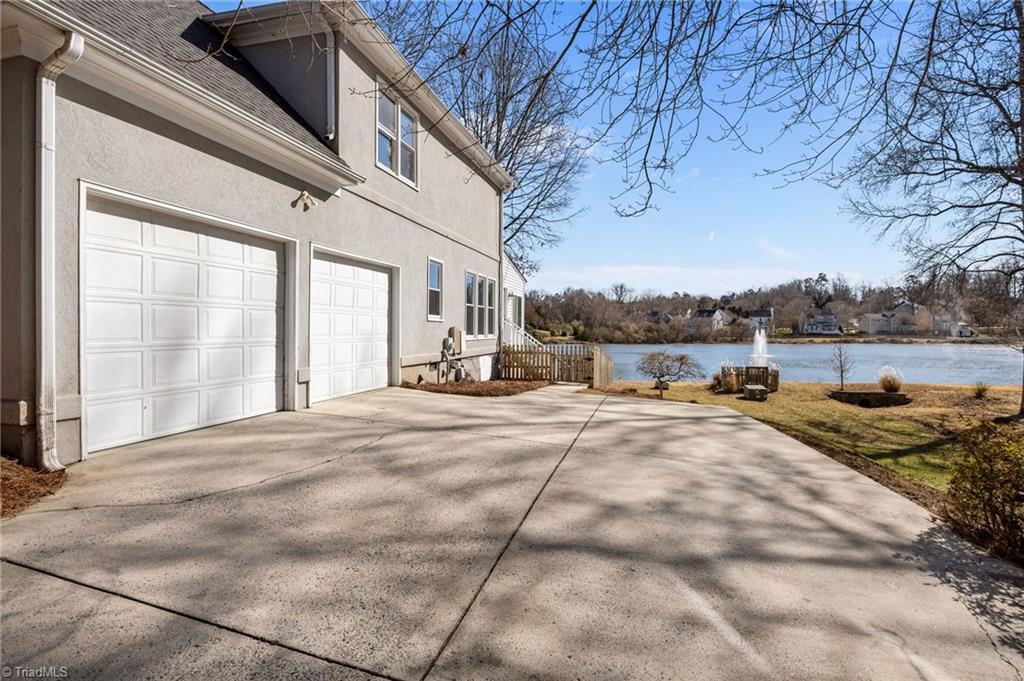 5305 Coveview Court Greensboro, NC 27407 - Photo 4 of 40