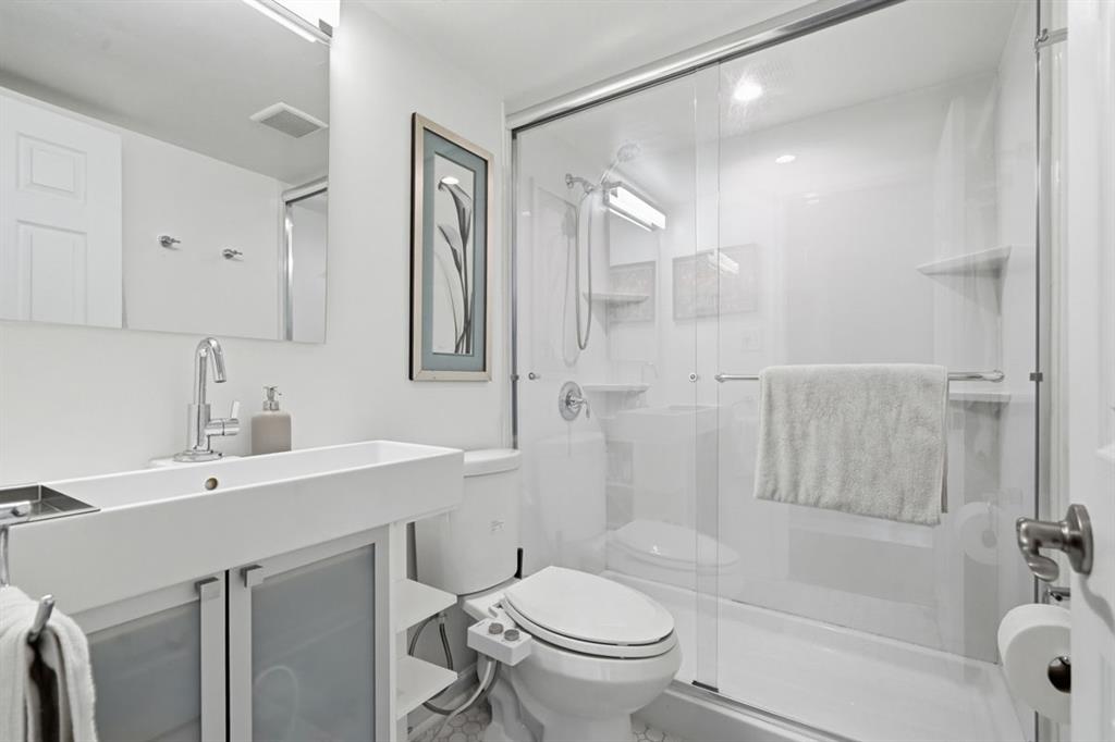 5 Bayard Road, Unit 810 Pittsburgh, PA 15213 - Photo 23 of 43 a bathroom with a sink toilet a mirror and shower