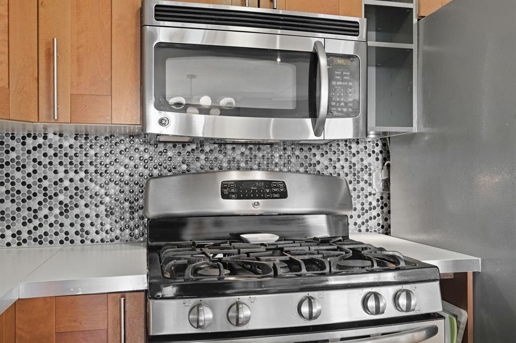 5 Bayard Road, Unit 810 Pittsburgh, PA 15213 - Photo 8 of 43 a stove top oven sitting inside of a kitchen