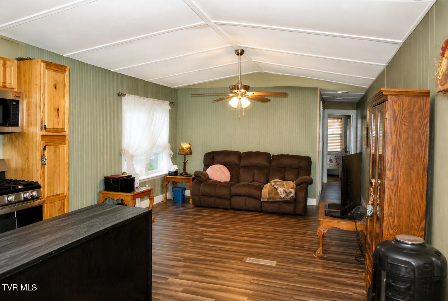 225 Shaw Road Chuckey, TN 37641 - Photo 7 of 33 Living Room