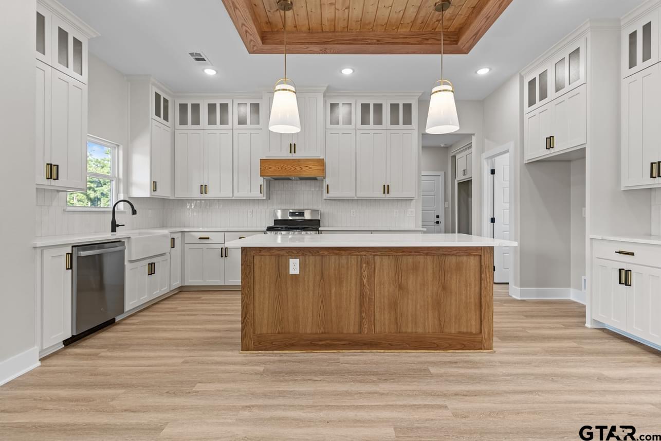 2903 Queens Way West Marshall, TX 75672 - Photo 6 of 17 a large kitchen with stainless steel appliances granite countertop a stove a sink dishwasher and a refrigerator