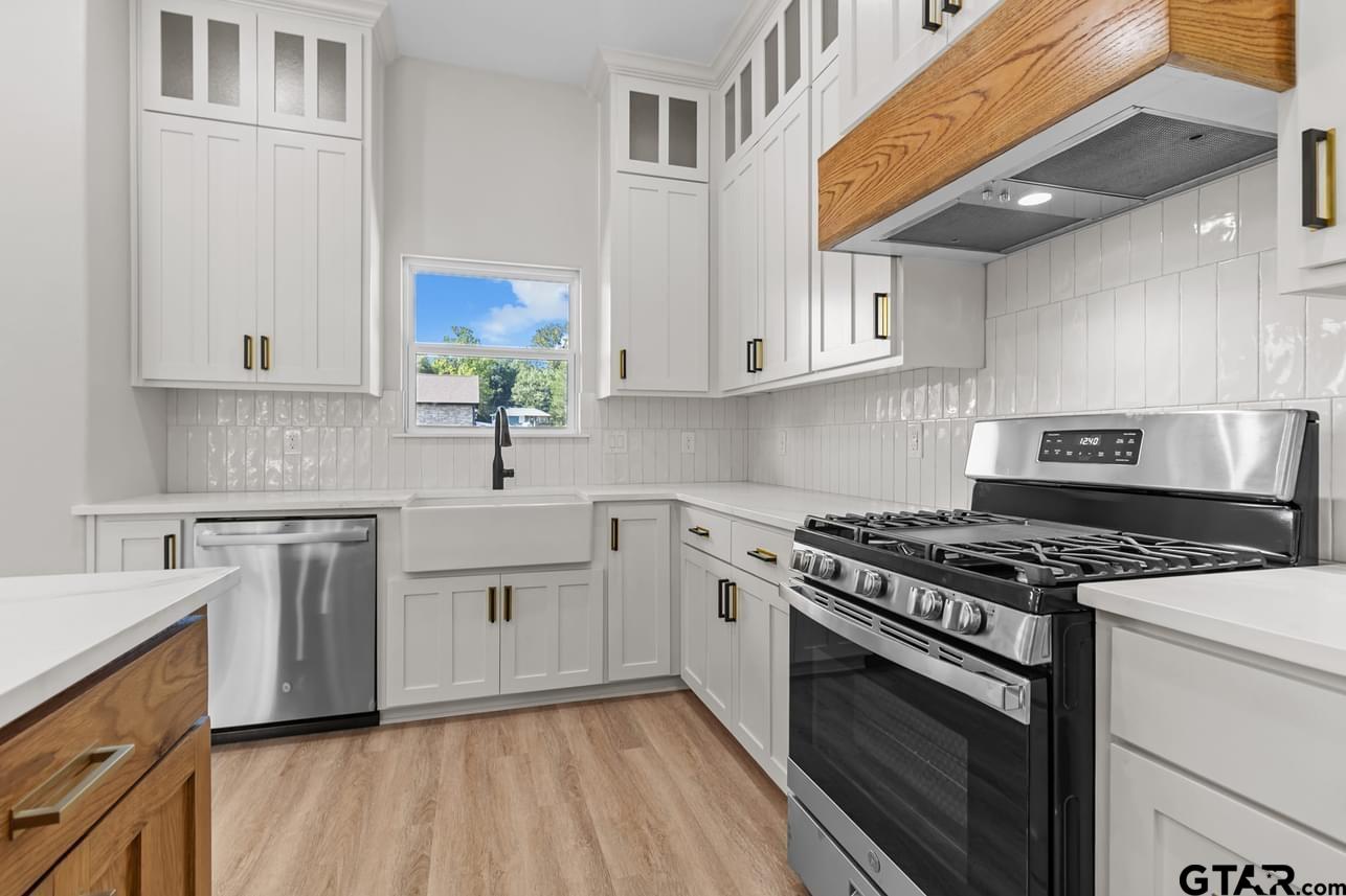 2903 Queens Way West Marshall, TX 75672 - Photo 7 of 17 a kitchen with cabinets appliances and a window