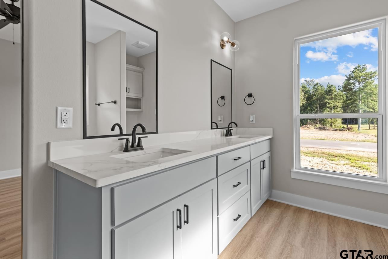 2903 Queens Way West Marshall, TX 75672 - Photo 10 of 17 a bathroom with a sink and a mirror