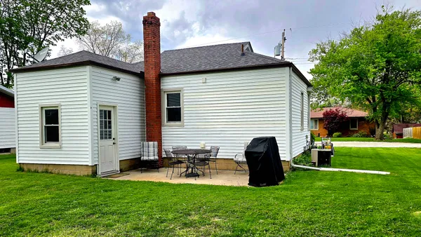 $140,000 | 110 East Park Avenue, Deer Creek, IL 61733