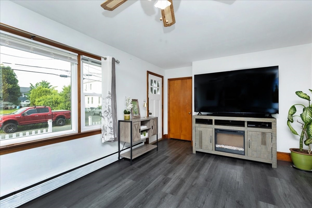 5 Meriline Avenue Methuen, MA 01844 - Photo 4 of 28