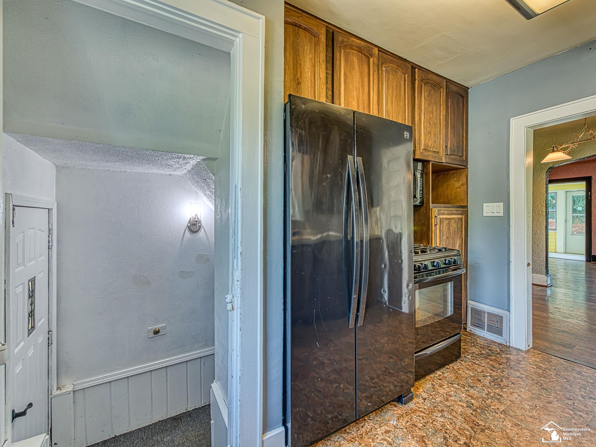 3375 Clinton Way Jackson, MI 49201 - Photo 9 of 37 50179983-db43d98b-099f-476b-b591-00e1d3681dd8.JPG