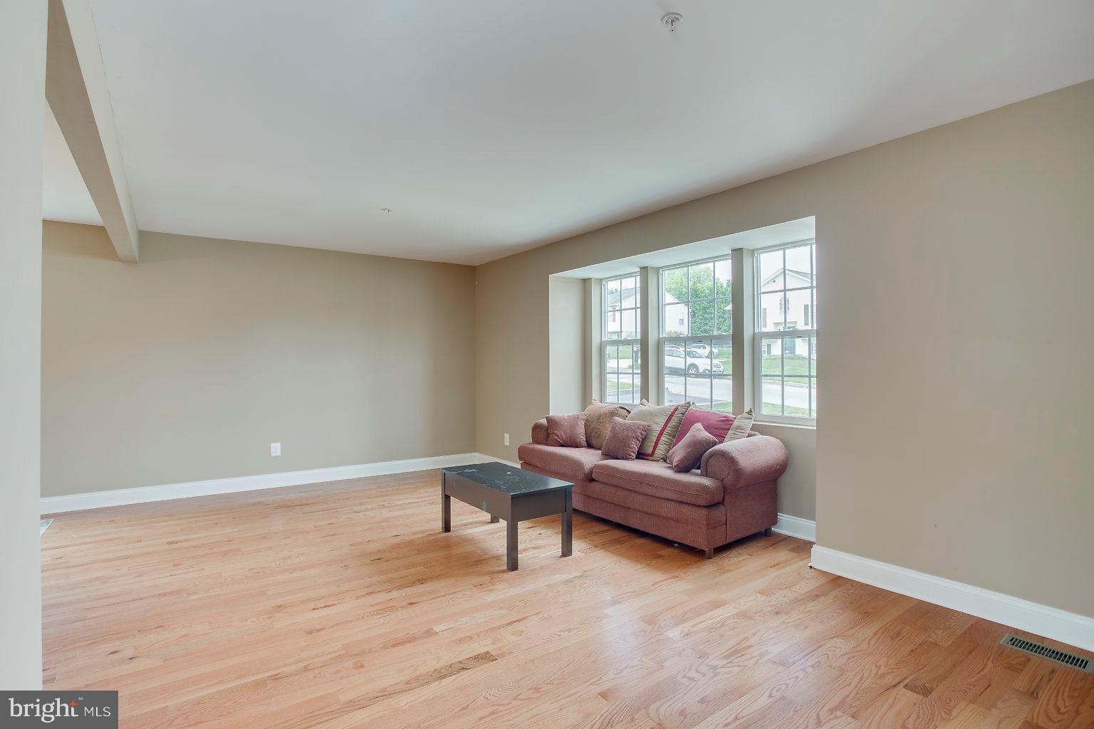 2815 Virginia Avenue Halethorpe, MD 21227 - Photo 11 of 44 Living room