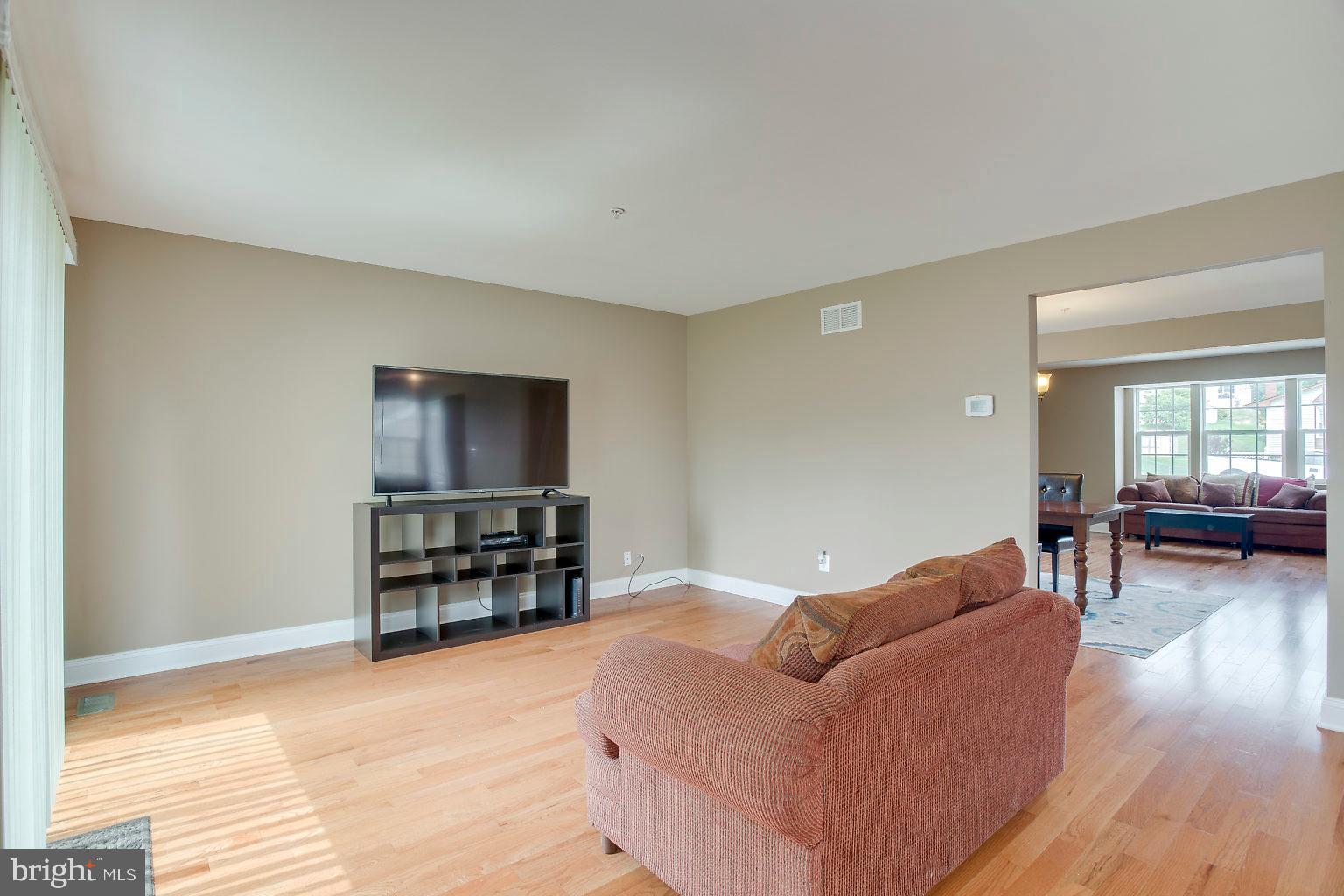 2815 Virginia Avenue Halethorpe, MD 21227 - Photo 22 of 44 Family room