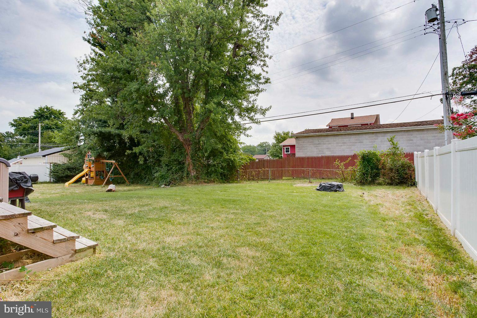 2815 Virginia Avenue Halethorpe, MD 21227 - Photo 4 of 44 large backyard