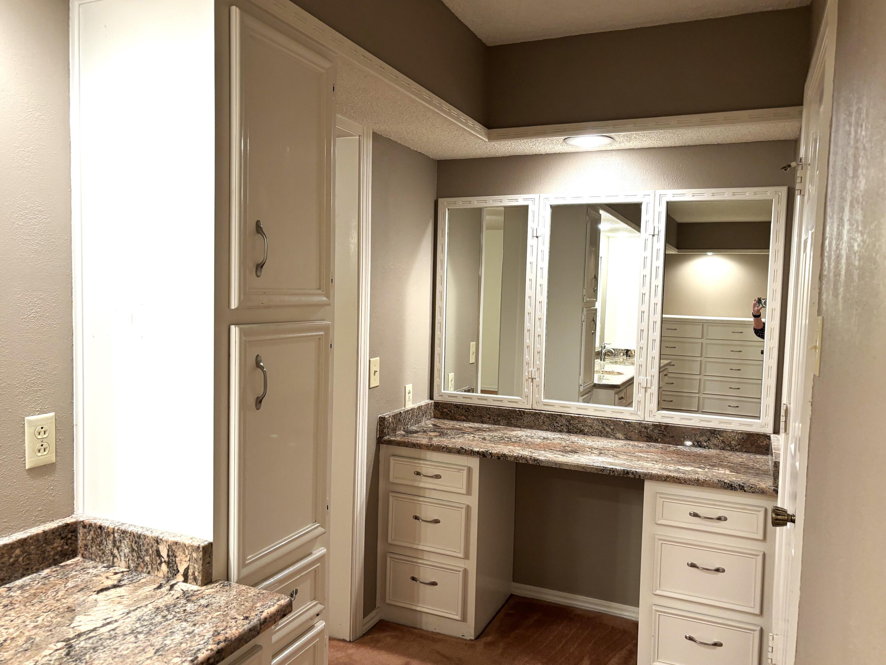 3004 80th Street Lubbock, TX 79423 - Photo 13 of 29 dressing area