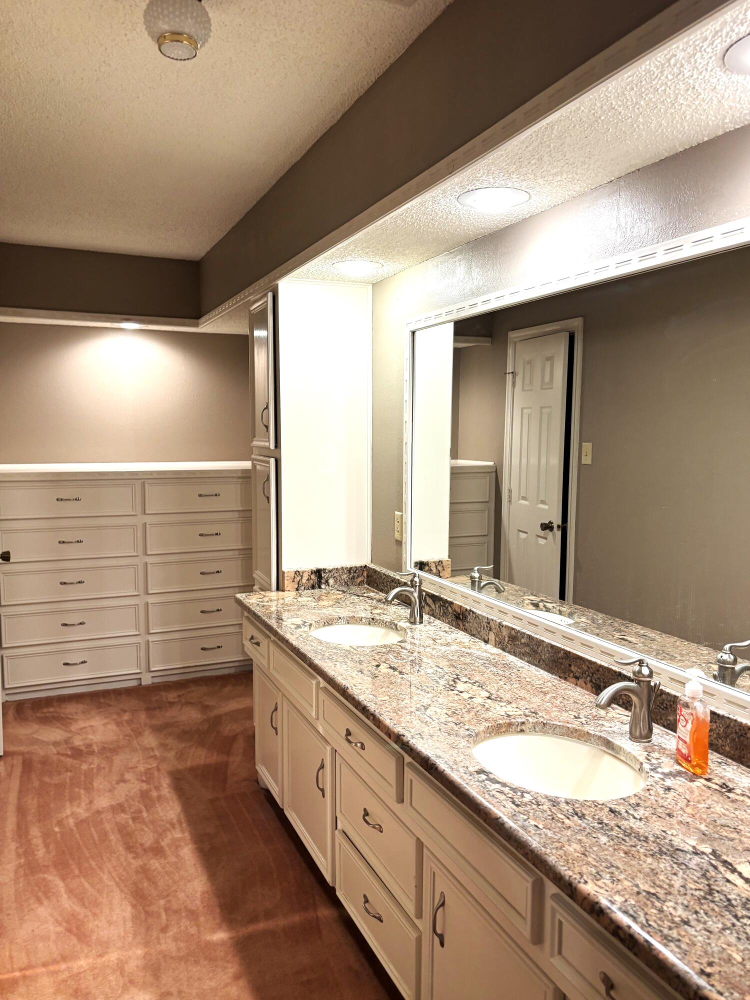 3004 80th Street Lubbock, TX 79423 - Photo 16 of 29 double sinks