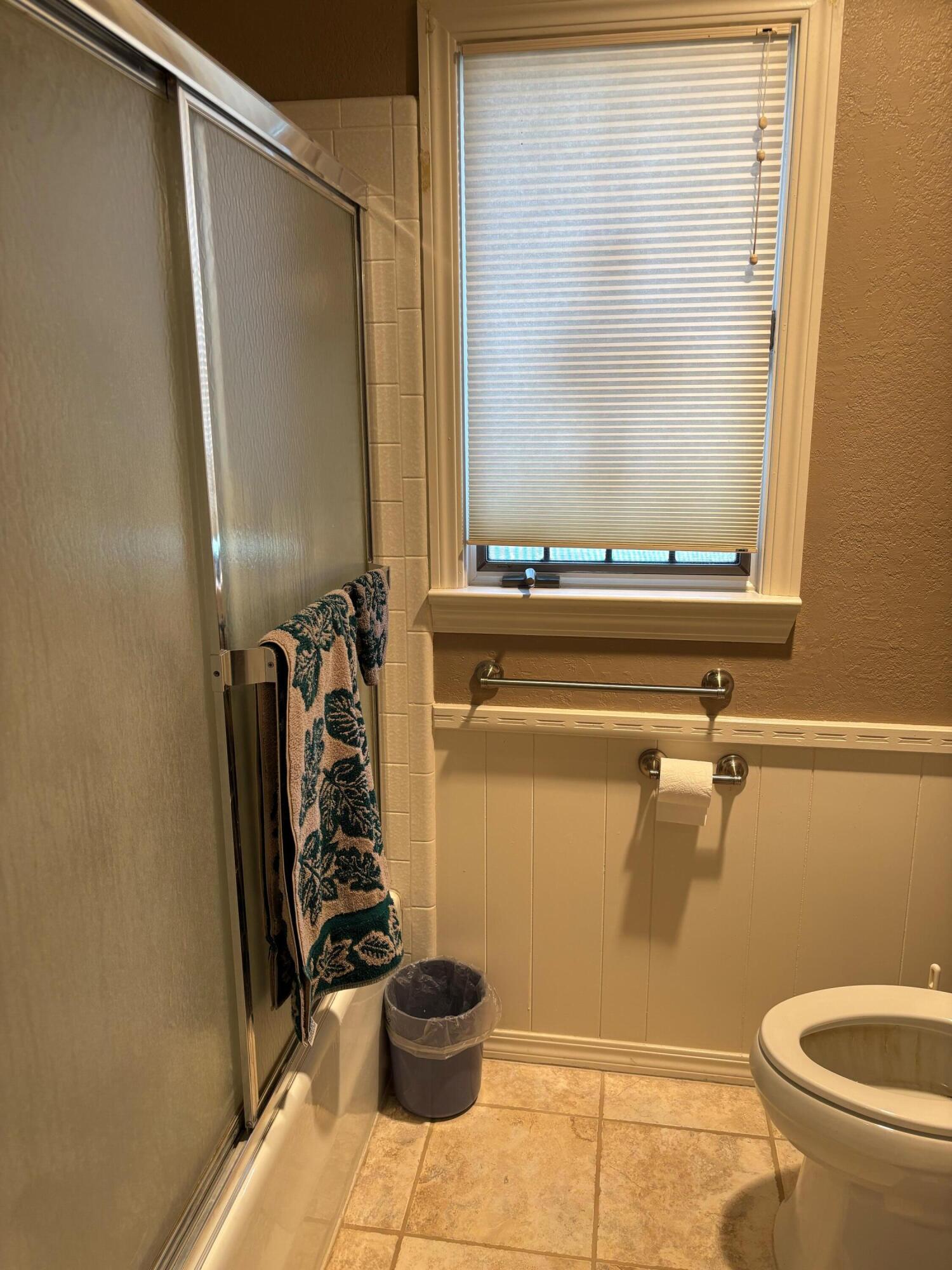 3004 80th Street Lubbock, TX 79423 - Photo 22 of 29 tub area of master