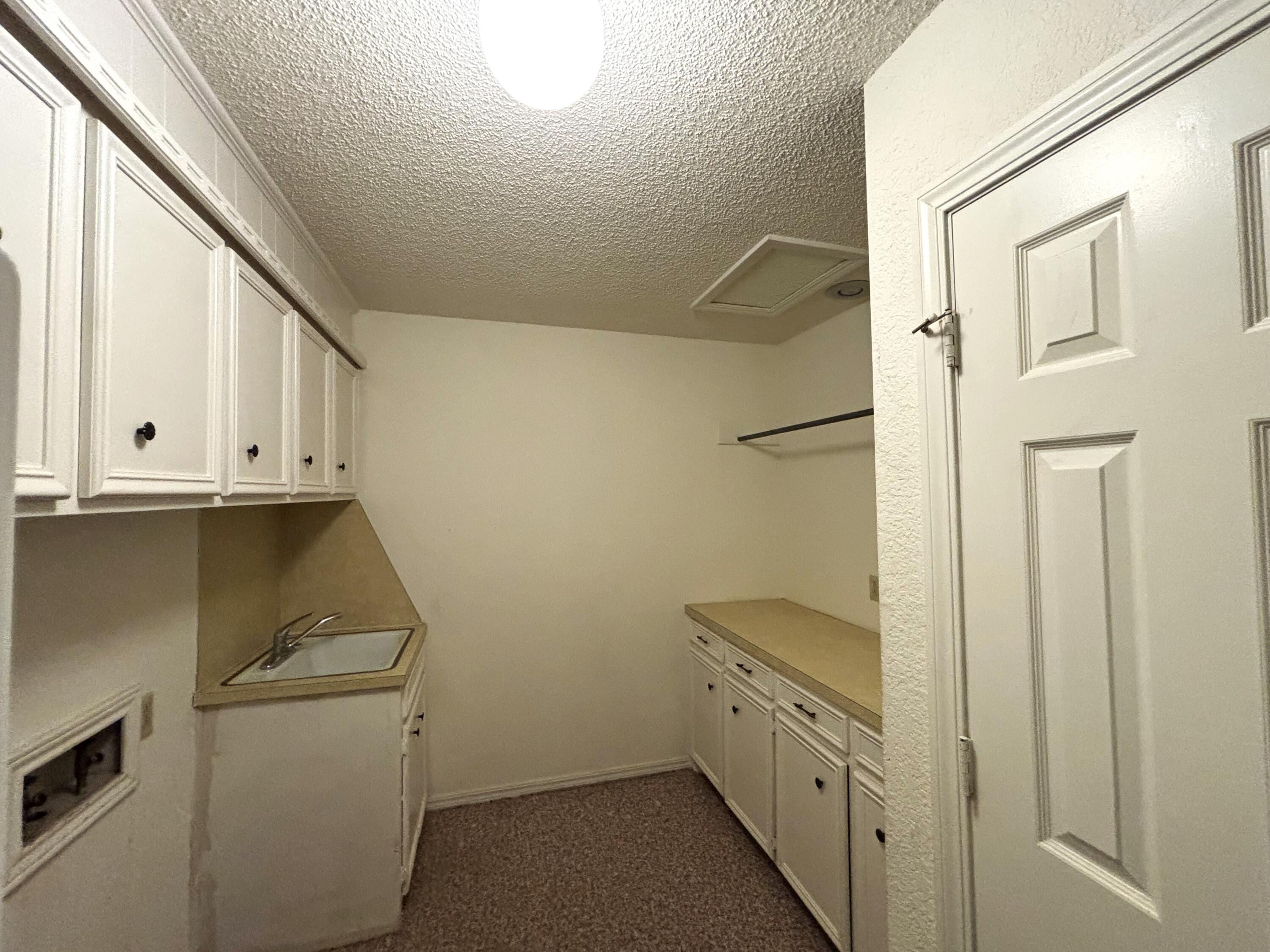 3004 80th Street Lubbock, TX 79423 - Photo 25 of 29 utility room