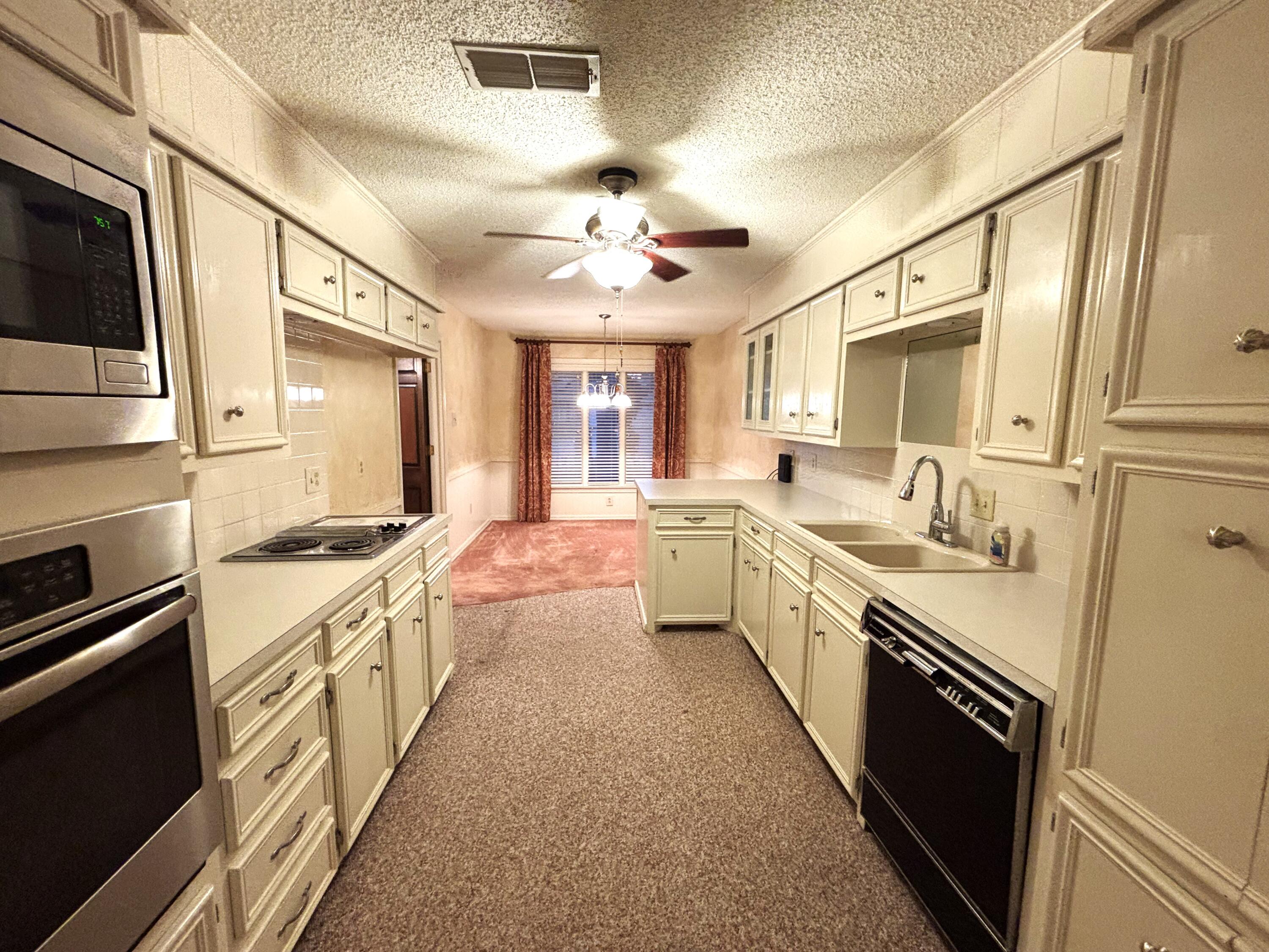 3004 80th Street Lubbock, TX 79423 - Photo 6 of 29 kitchen