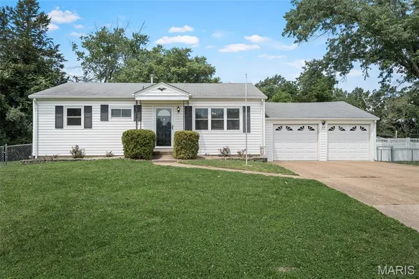 $275,000 | 207 Hillsdale Drive, Ballwin, MO 63011