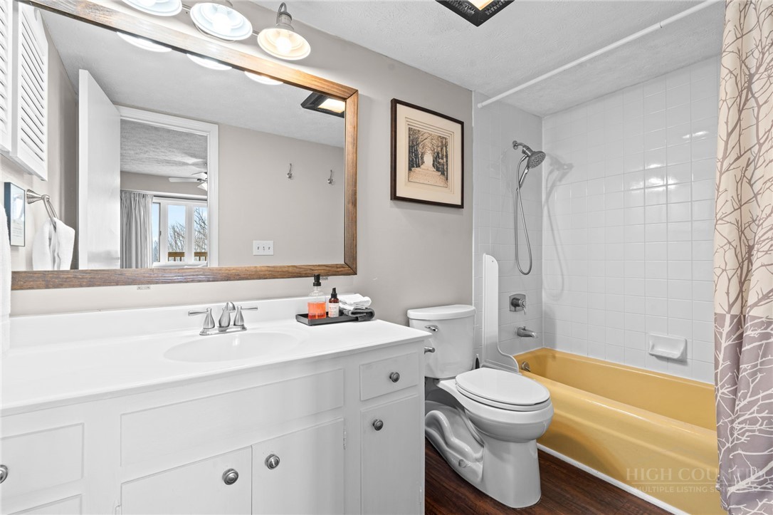 220 Northridge Road, Unit 7 Beech Mountain, NC 28604 - Photo 16 of 22 a bathroom with a sink a toilet and a bathtub