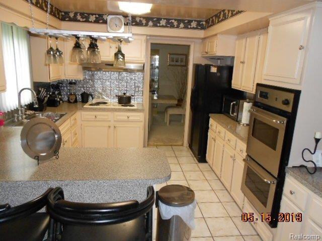 21252 Harvard Road Southfield, MI 48076 - Photo 12 of 14 Kitchen 2