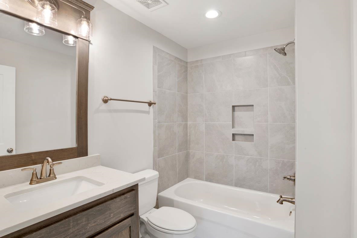 10969 Secretariat Boulevard Daphne, AL 36526 - Photo 26 of 27 Bathroom