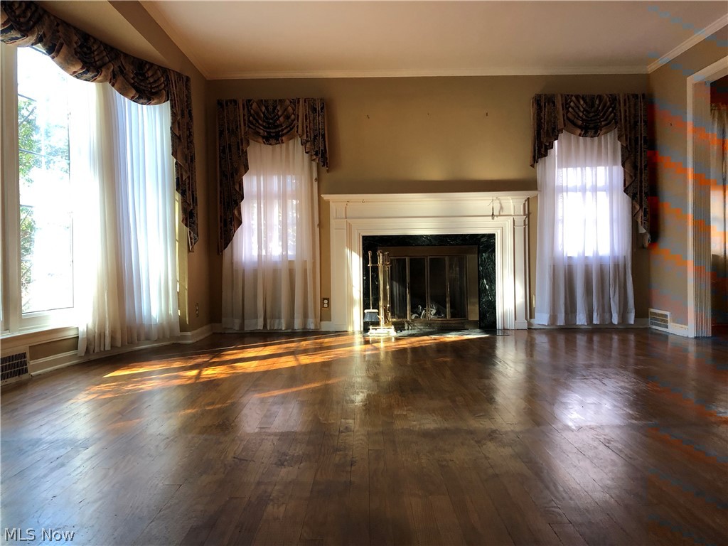 1549 Kew Road Cleveland, OH 44118 - Photo 2 of 24 Gallery Image 2