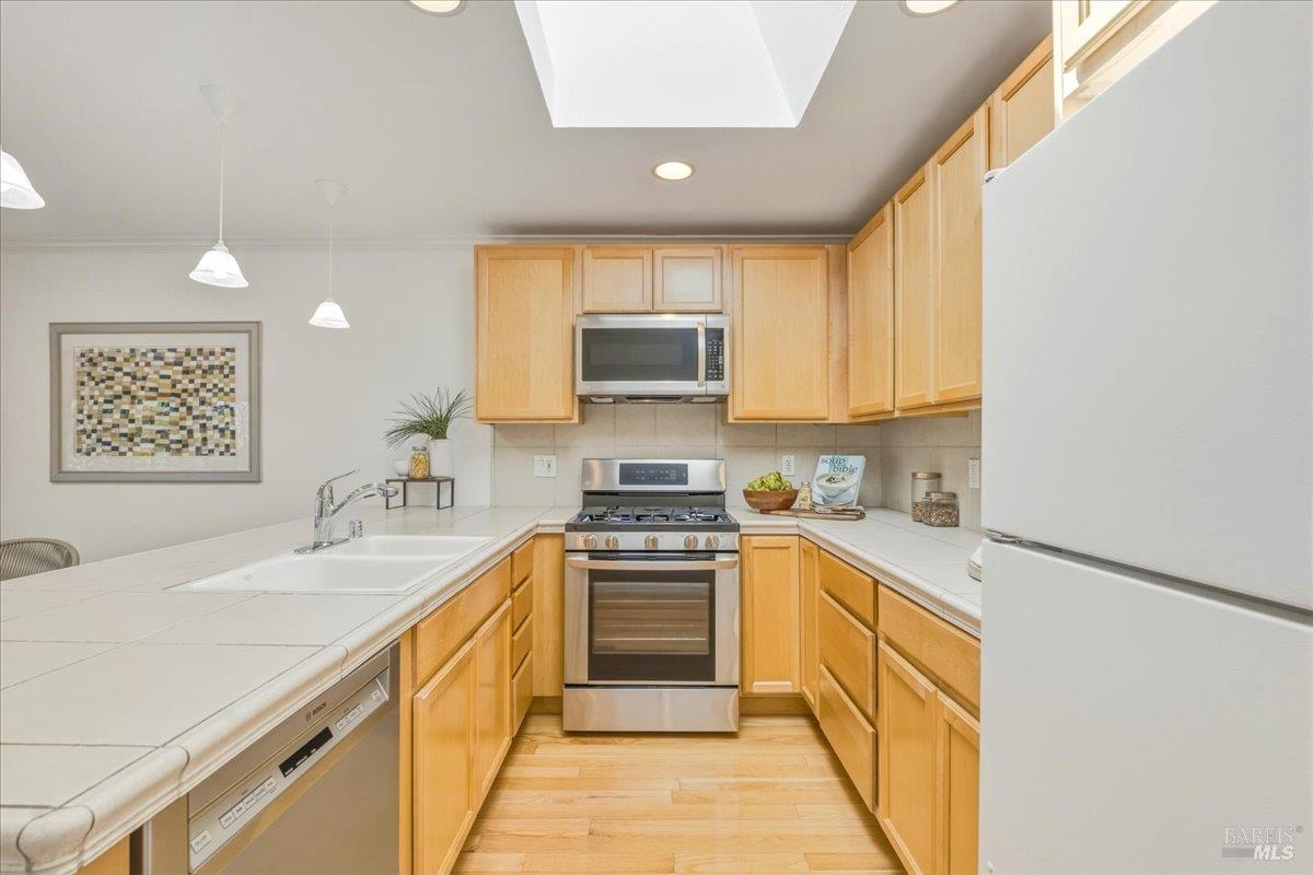 316 El Faisan Drive San Rafael, CA 94903 - Photo 10 of 28