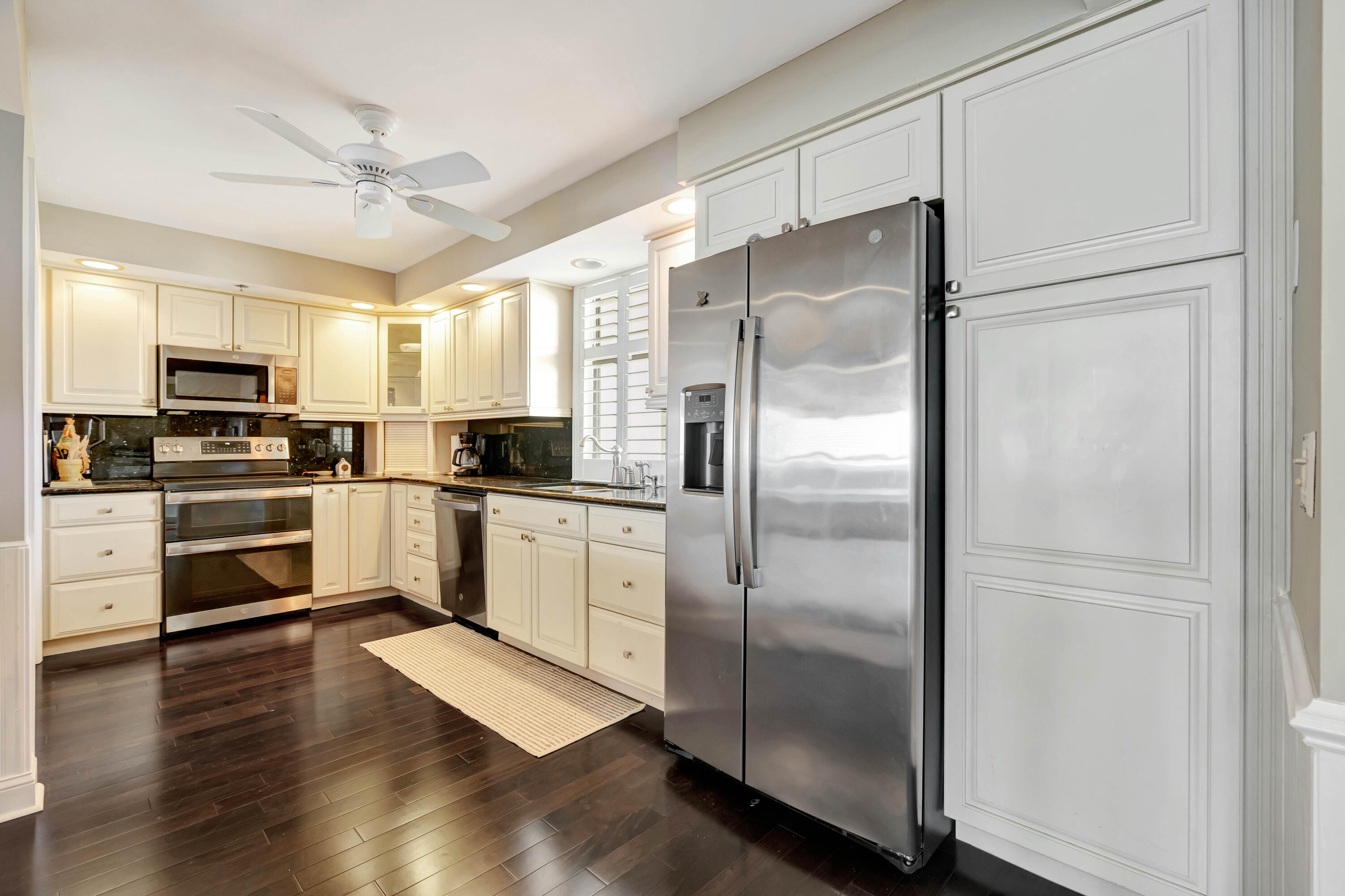 100 South Beach Road, Unit 903 Jupiter, FL 33469 - Photo 16 of 56 Updated kitchen