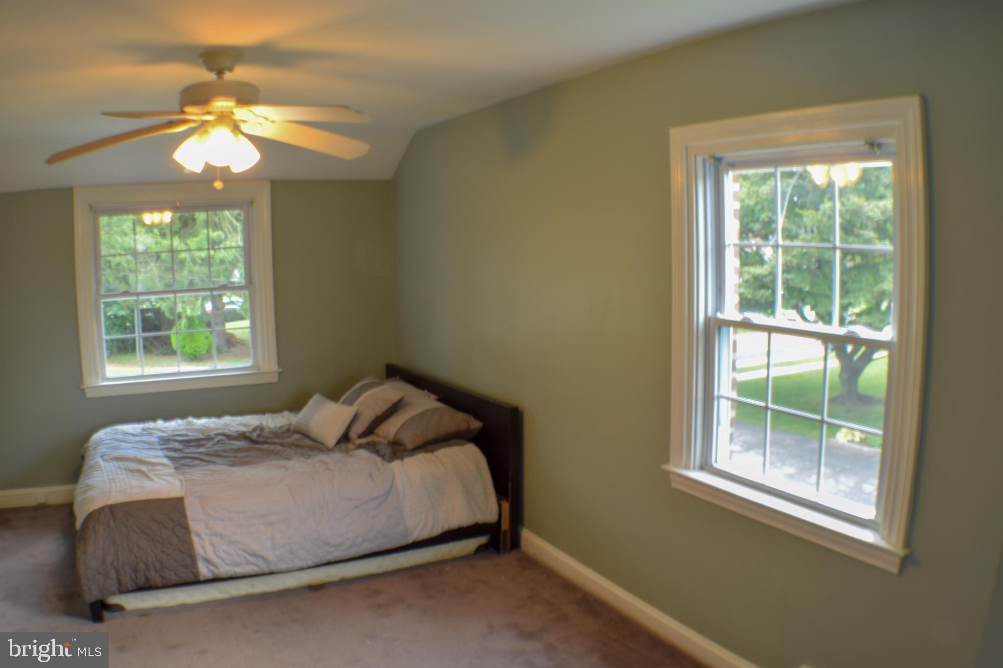 719 Buttonwood Drive Springfield, PA 19064 - Photo 16 of 31 719 Buttonwood Drive Bedroom 3