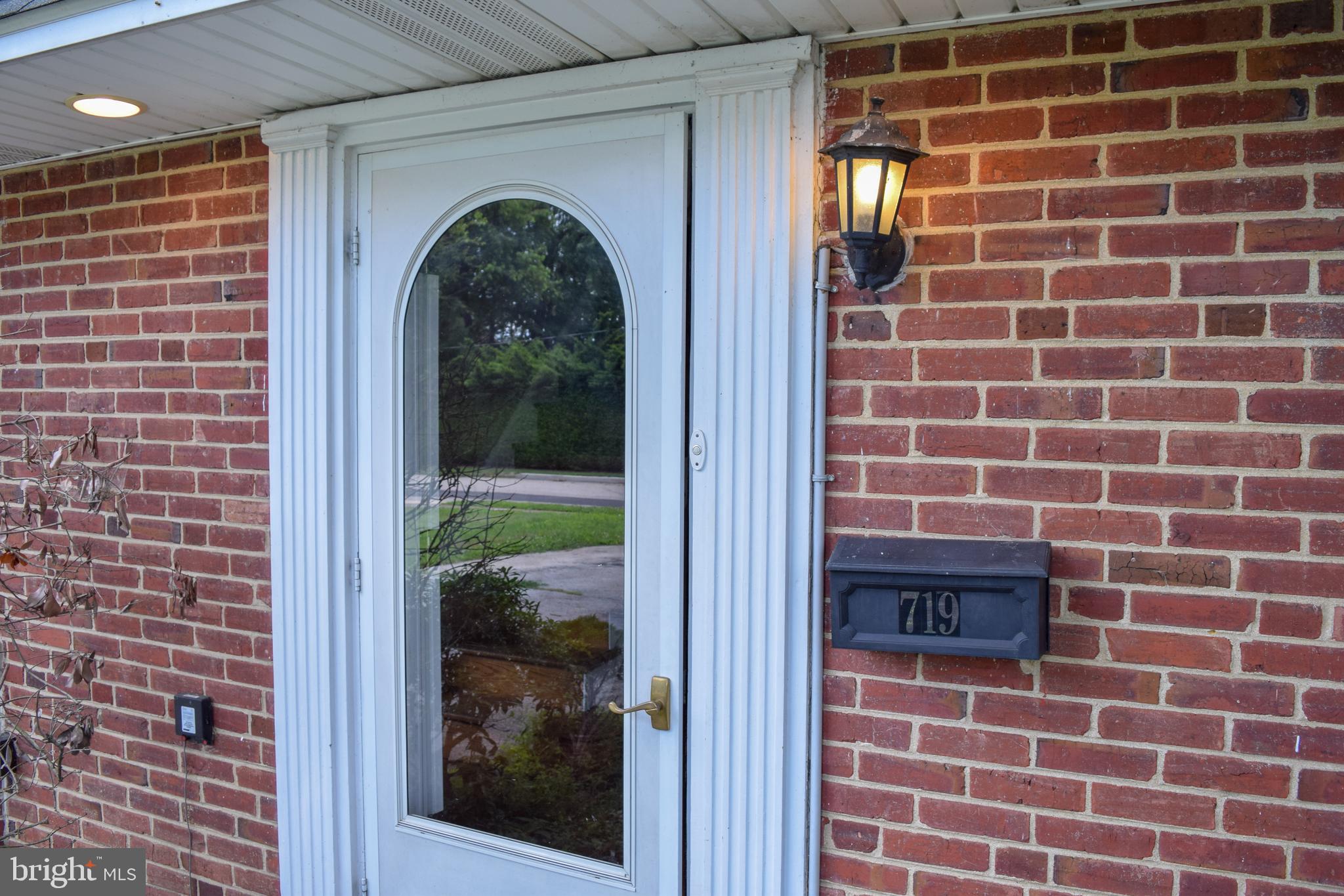 719 Buttonwood Drive Springfield, PA 19064 - Photo 3 of 31 719 Buttonwood Drive front door