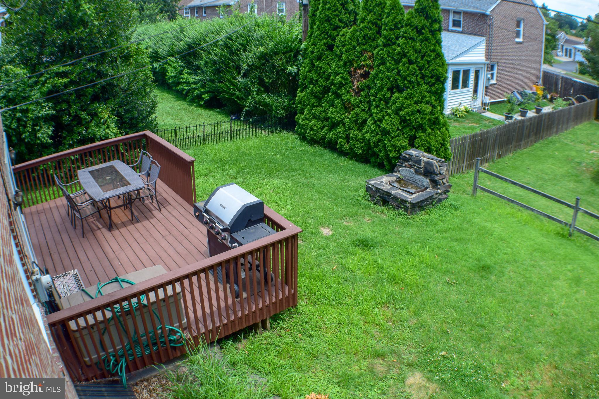 719 Buttonwood Drive Springfield, PA 19064 - Photo 21 of 31 719 Buttonwood Drive backyard