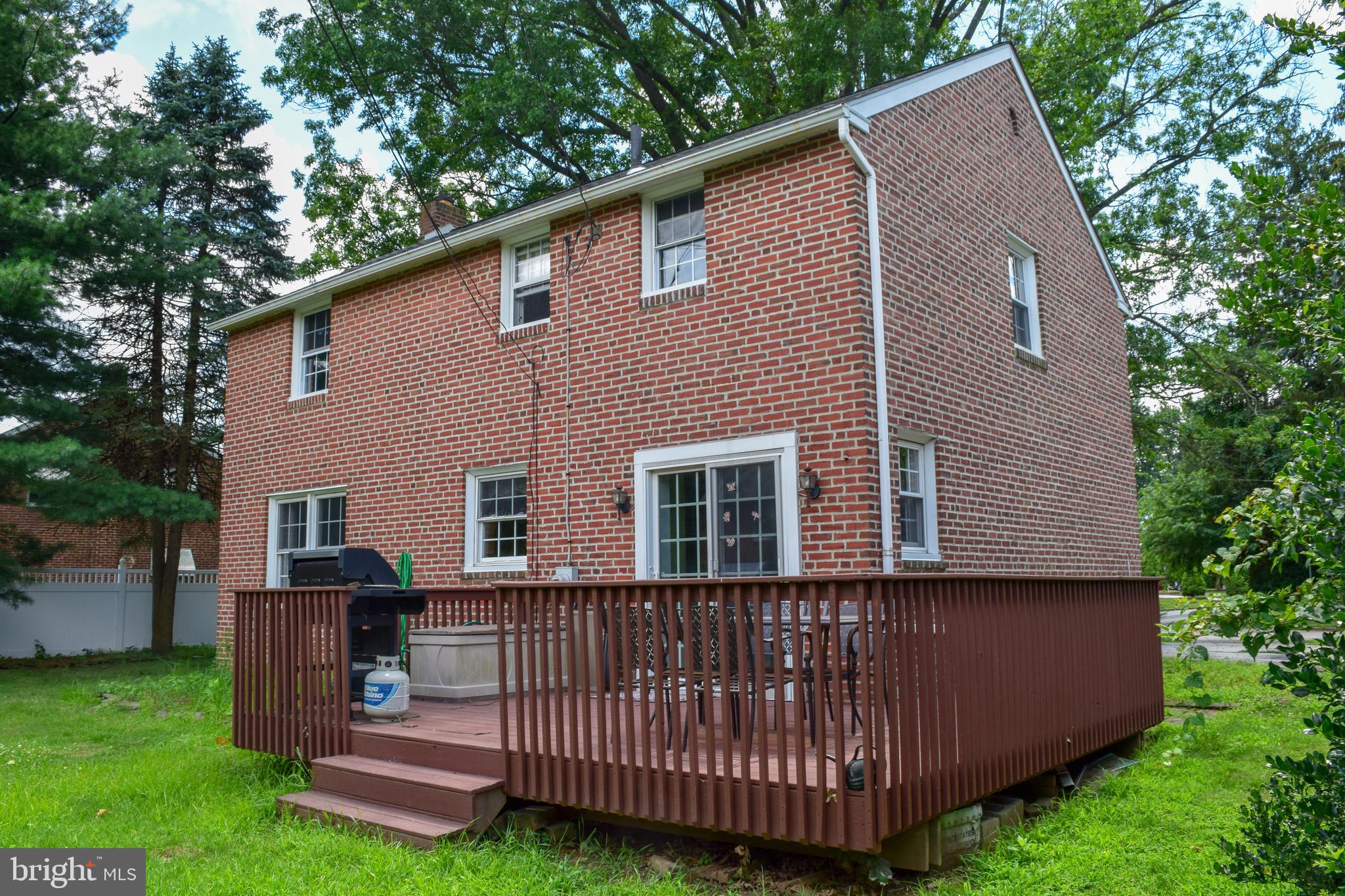 719 Buttonwood Drive Springfield, PA 19064 - Photo 22 of 31 719 Buttonwood Drive back of home