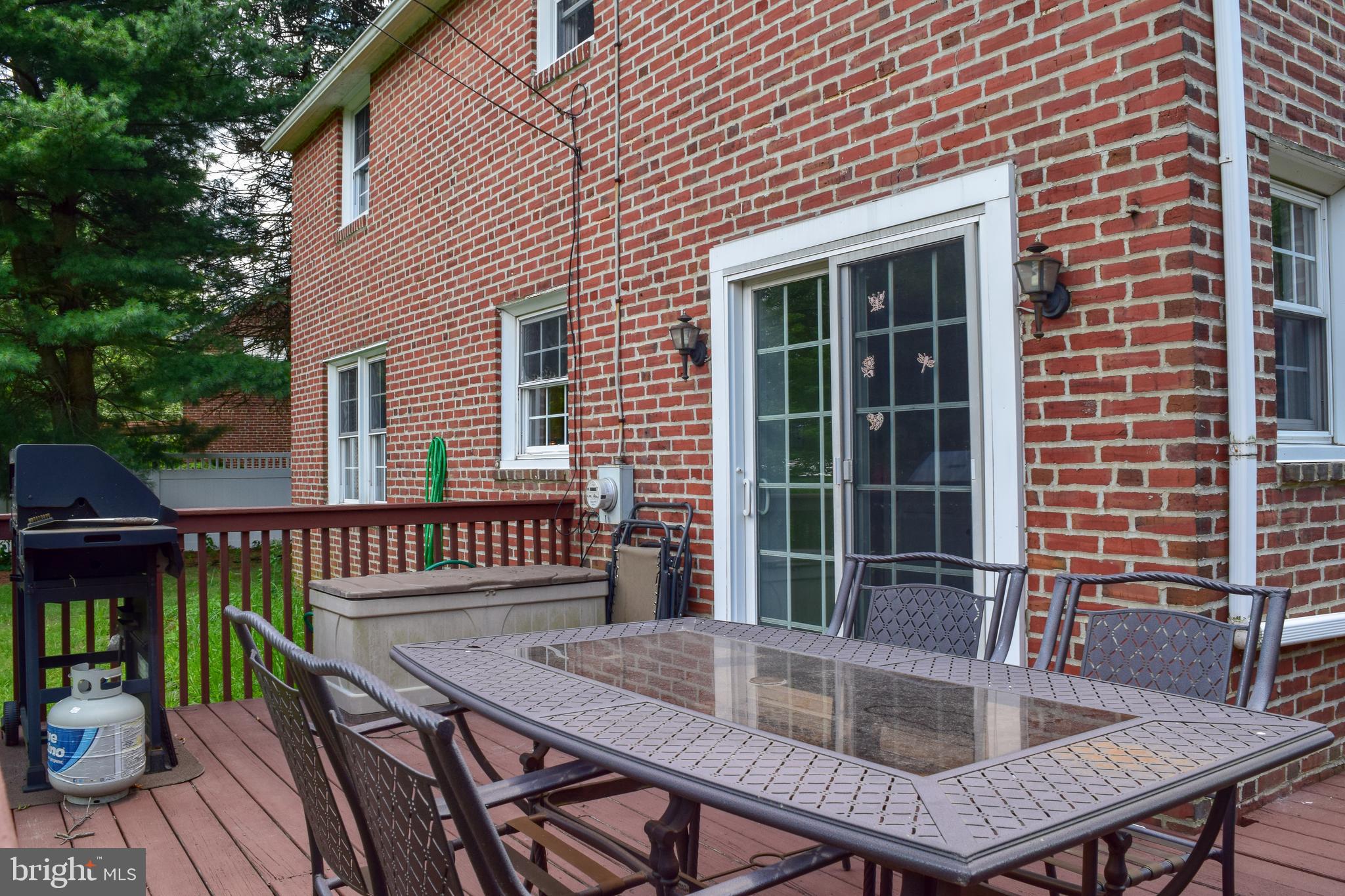 719 Buttonwood Drive Springfield, PA 19064 - Photo 23 of 31 719 Buttonwood Drive - deck
