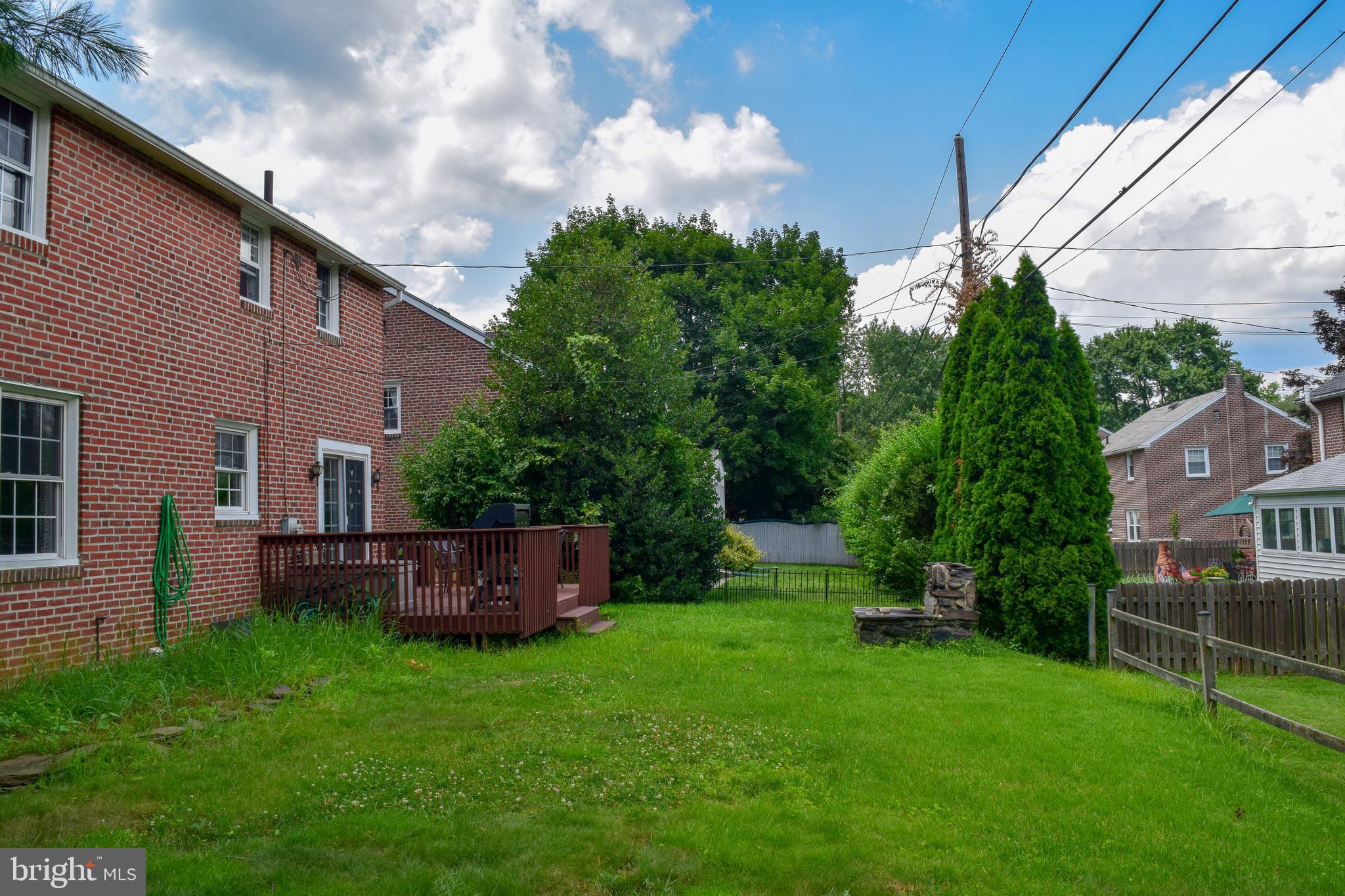 719 Buttonwood Drive Springfield, PA 19064 - Photo 25 of 31 719 Buttonwood Drive backyard